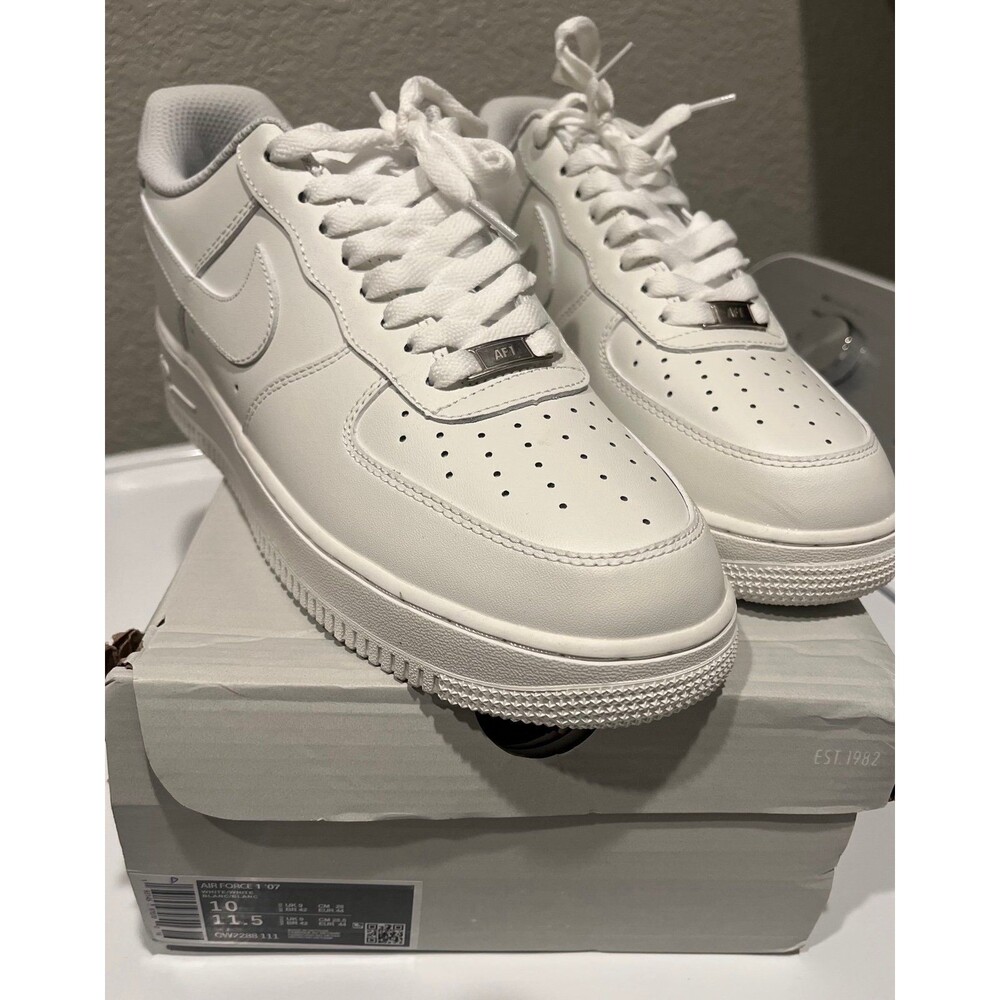 Nike Air Force 1 ’07 Triple White Men’s Size 10 New With Damaged Box